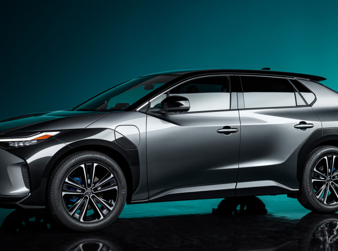 Toyota, Yeni Elektrikli Otomobili bZ4X'i Tanıttı!
