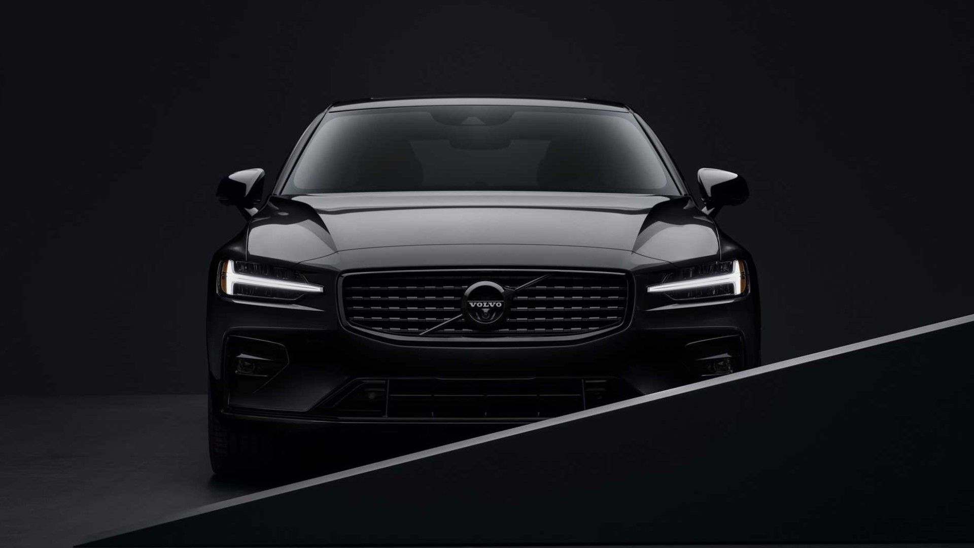 Volvo S60 Black Edition Limitli Üretim Bir Model Olarak Geliyor