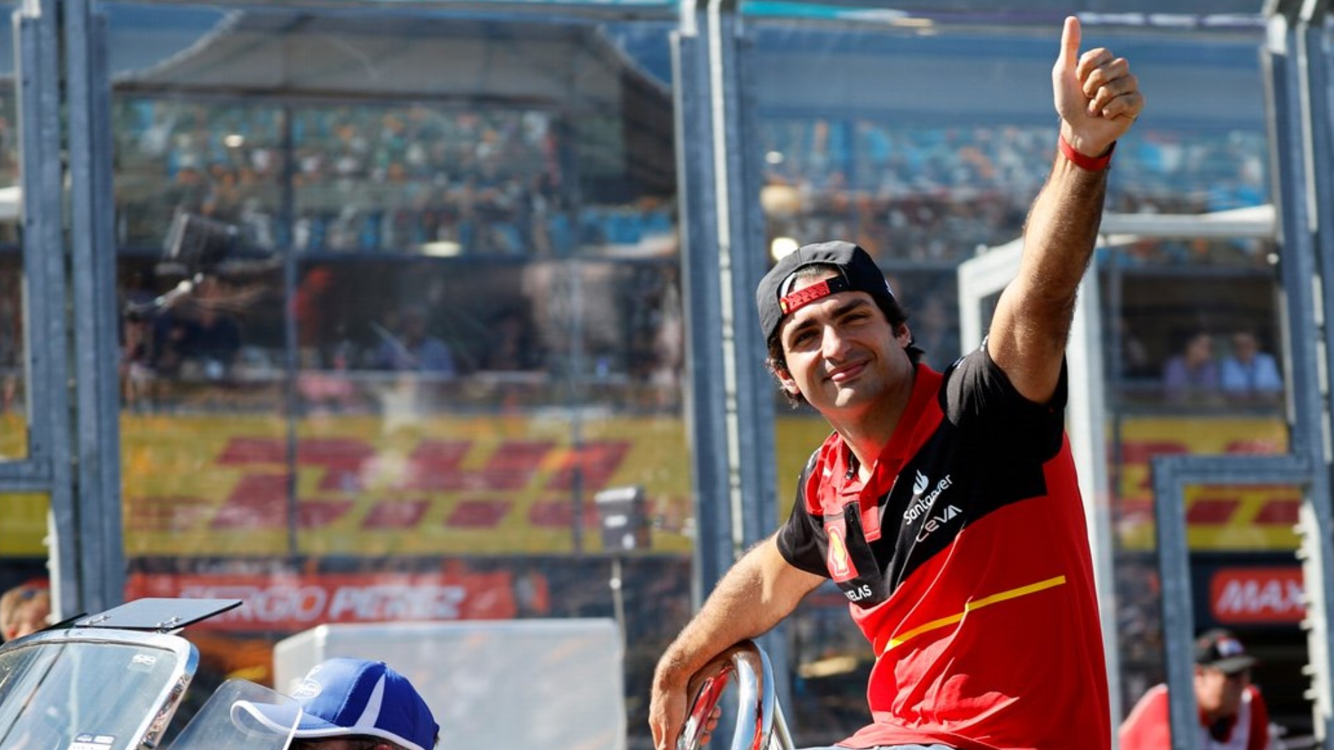 Carlos Sainz 2 yıl daha Ferrari'de Yarışacak!