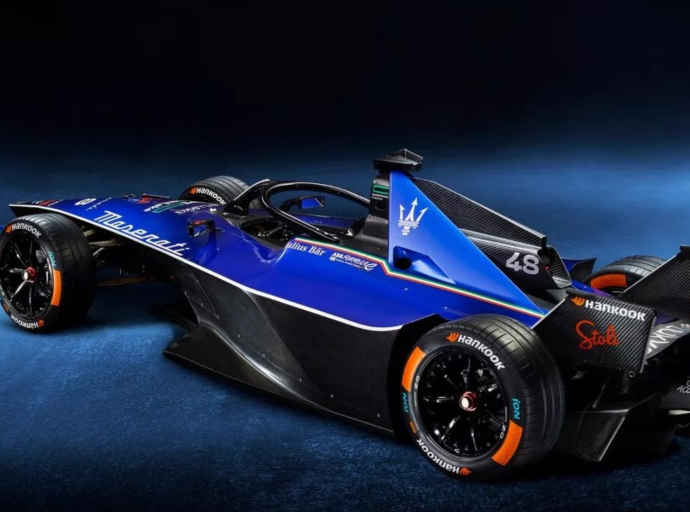 Maserati Formula E'deki Aracının Yeni Renklerini Tanıttı