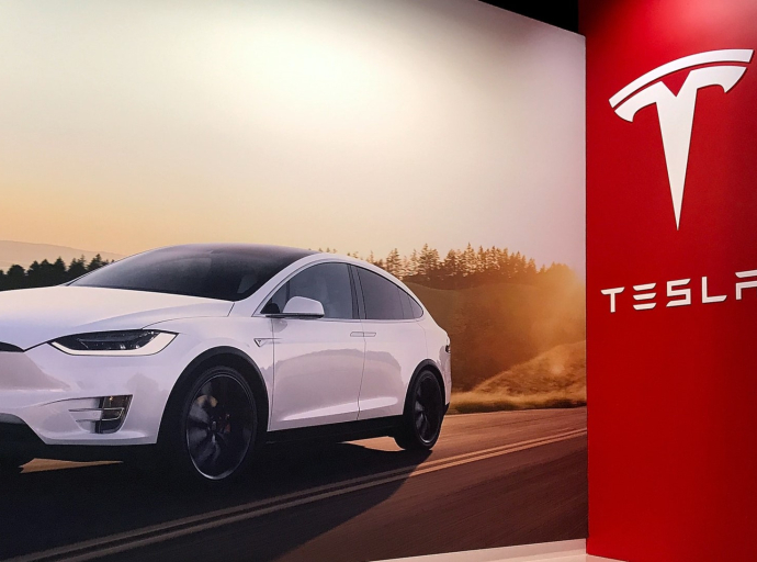 Tesla 400 Bine Yakın Otomobilini Geri Çağırıyor