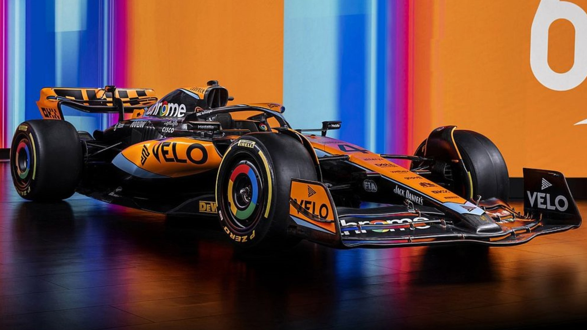McLaren Yeni Oyuncağı MCL60'ı Piste Soktu