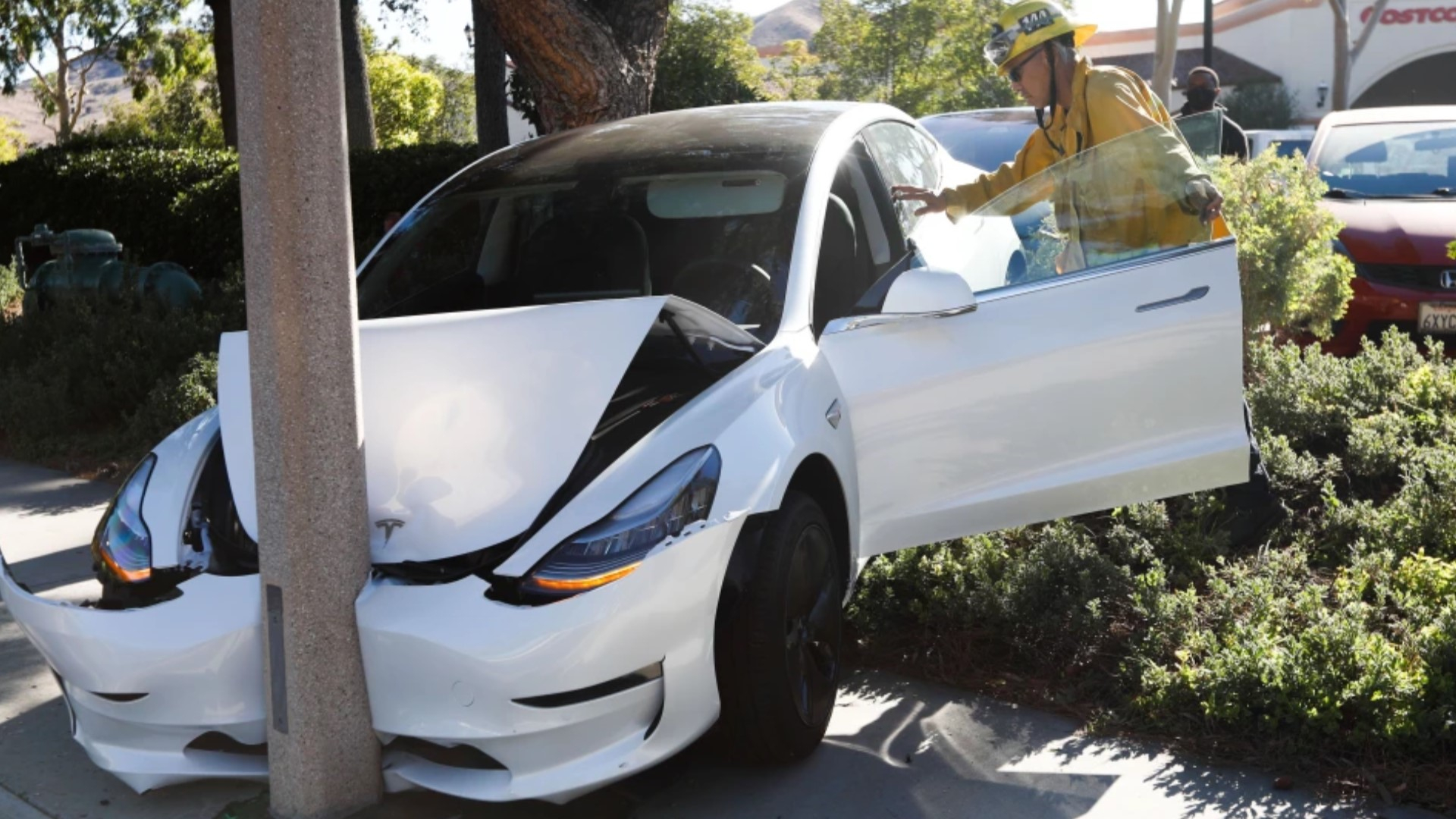 Investigation Launched into Fatal Tesla Accidents