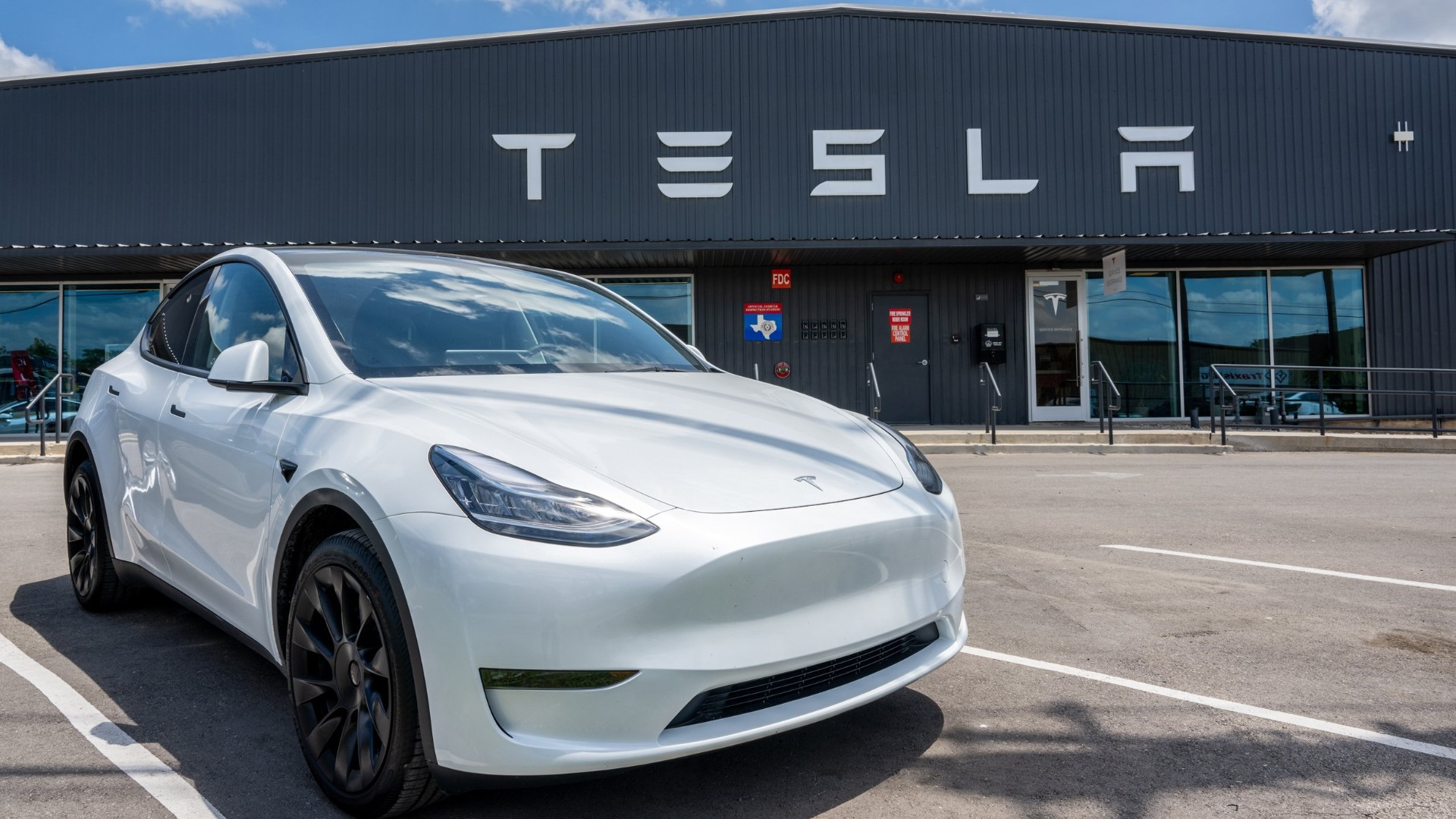 Tesla's New Electric Vehicle Target for 2025 Announced